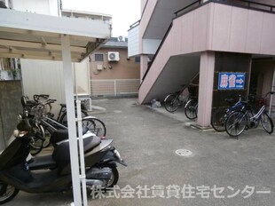 アベニュー屋形の物件外観写真